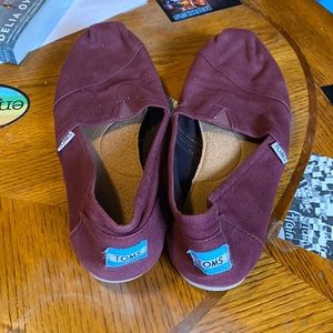 Maroon TOMS